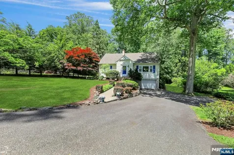 522 Helena Avenue Wyckoff NJ 07481
