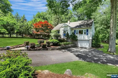 522 Helena Avenue Wyckoff NJ 07481