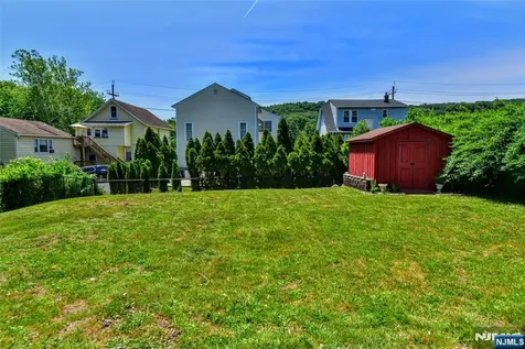 11 Onyx Terrace North Haledon NJ 07508