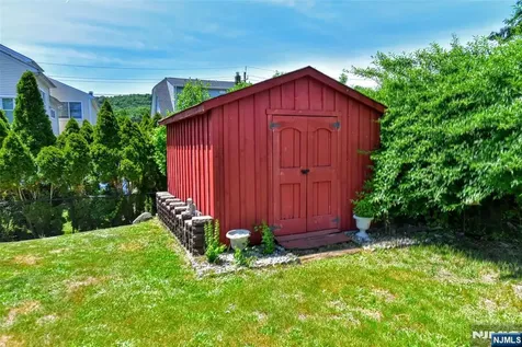 11 Onyx Terrace North Haledon NJ 07508