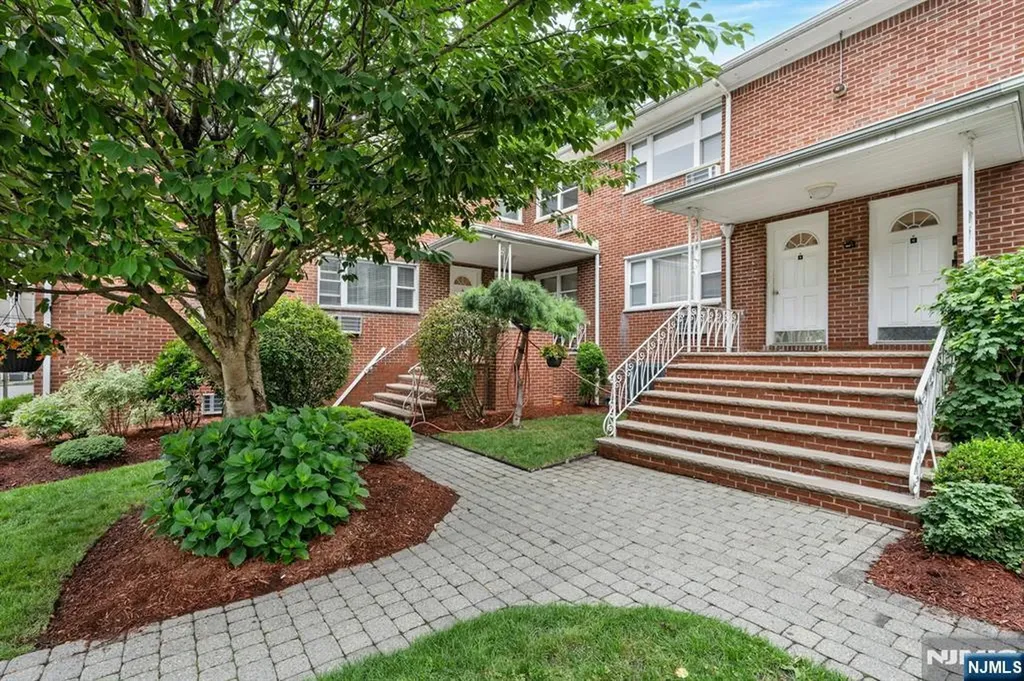 201 Oakdene Place Cliffside Park NJ 07010