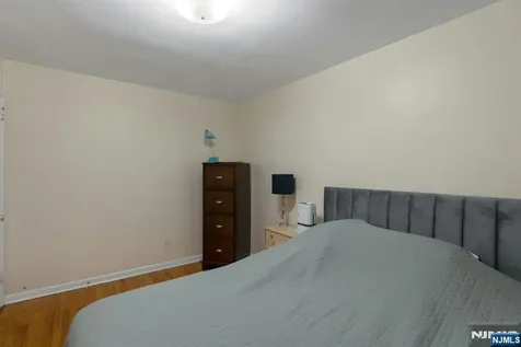201 Oakdene Place Cliffside Park NJ 07010
