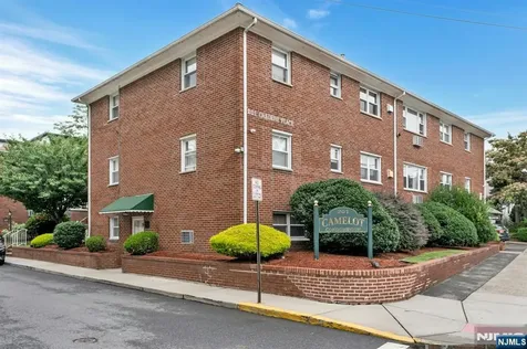 201 Oakdene Place Cliffside Park NJ 07010
