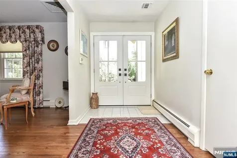 17 Grandview Avenue Upper Saddle River NJ 07458