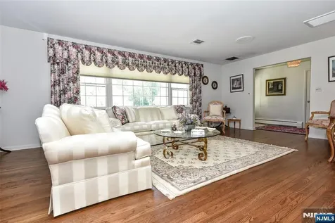 17 Grandview Avenue Upper Saddle River NJ 07458