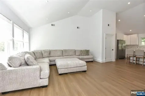 17 Grandview Avenue Upper Saddle River NJ 07458