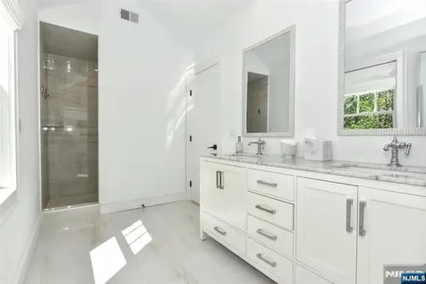 17 Grandview Avenue Upper Saddle River NJ 07458