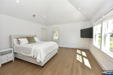 17 Grandview Avenue Upper Saddle River NJ 07458