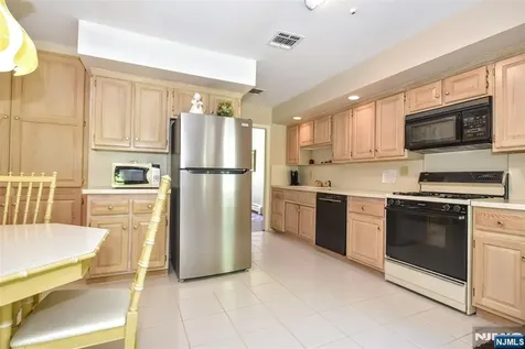 17 Grandview Avenue Upper Saddle River NJ 07458