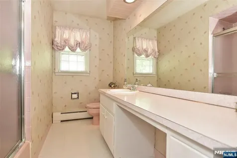 17 Grandview Avenue Upper Saddle River NJ 07458