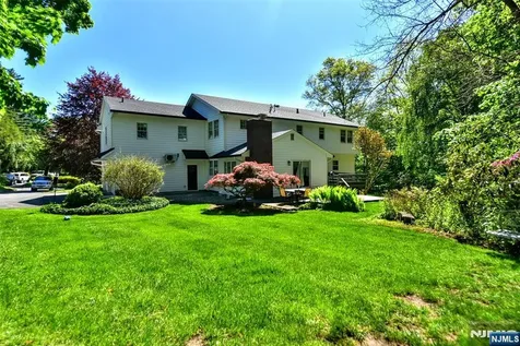 17 Grandview Avenue Upper Saddle River NJ 07458
