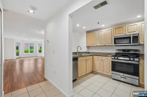 303 Stockton Court Edgewater NJ 07020