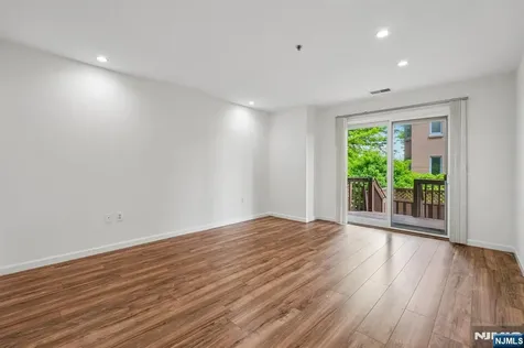 303 Stockton Court Edgewater NJ 07020