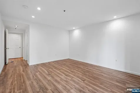303 Stockton Court Edgewater NJ 07020