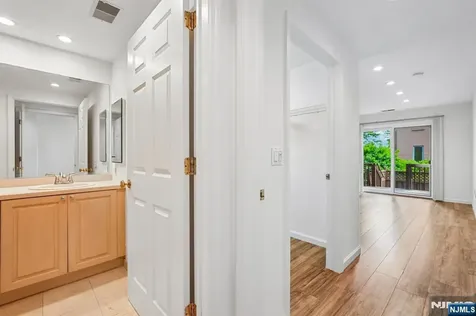 303 Stockton Court Edgewater NJ 07020