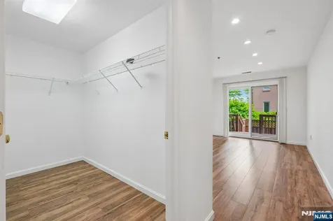 303 Stockton Court Edgewater NJ 07020