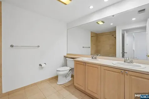 303 Stockton Court Edgewater NJ 07020