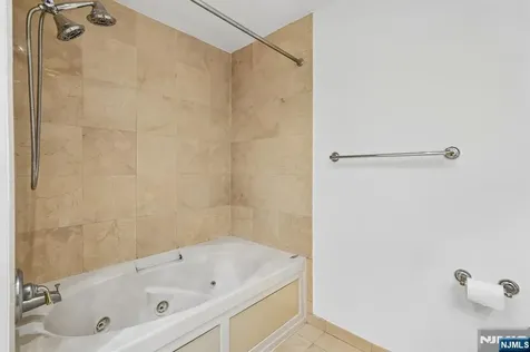 303 Stockton Court Edgewater NJ 07020