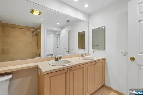 303 Stockton Court Edgewater NJ 07020