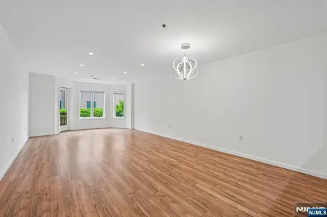 303 Stockton Court Edgewater NJ 07020