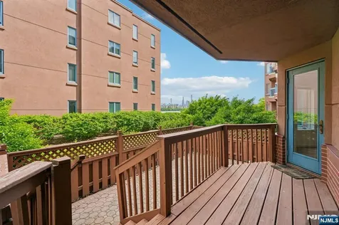 303 Stockton Court Edgewater NJ 07020