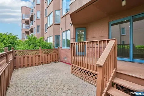 303 Stockton Court Edgewater NJ 07020