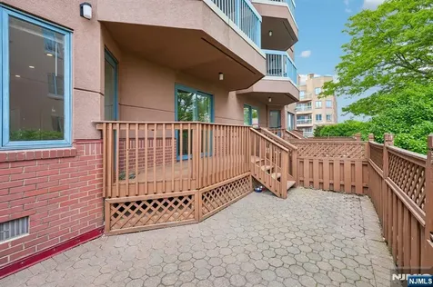 303 Stockton Court Edgewater NJ 07020