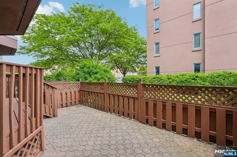 303 Stockton Court Edgewater NJ 07020