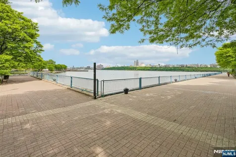 303 Stockton Court Edgewater NJ 07020