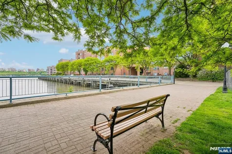 303 Stockton Court Edgewater NJ 07020