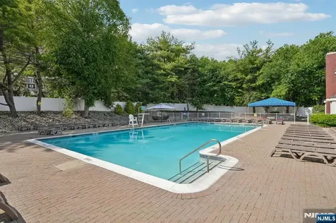 303 Stockton Court Edgewater NJ 07020