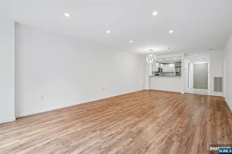303 Stockton Court Edgewater NJ 07020