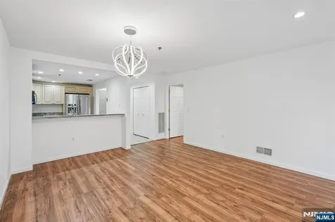 303 Stockton Court Edgewater NJ 07020