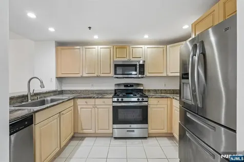 303 Stockton Court Edgewater NJ 07020