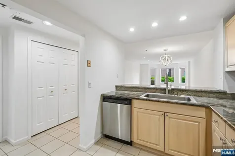 303 Stockton Court Edgewater NJ 07020