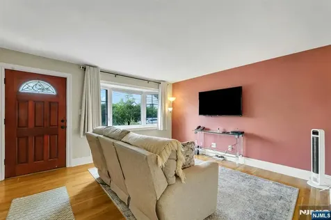 23 William Street Saddle Brook NJ 07663