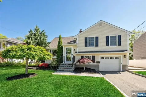 114 Summit Avenue Waldwick NJ 07463