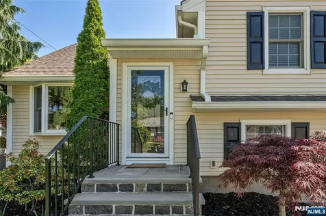 114 Summit Avenue Waldwick NJ 07463