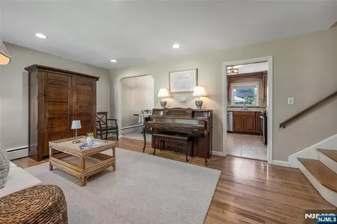 114 Summit Avenue Waldwick NJ 07463