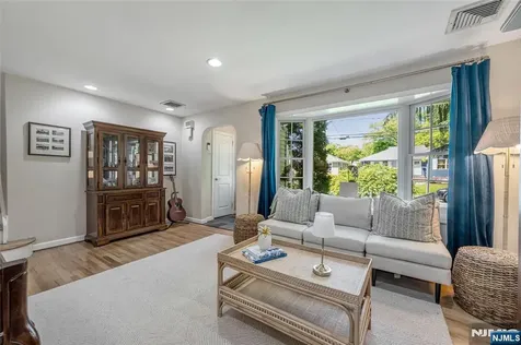 114 Summit Avenue Waldwick NJ 07463