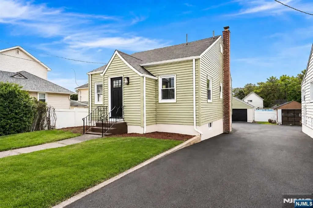 11 Dunkerly Street Totowa NJ 07512