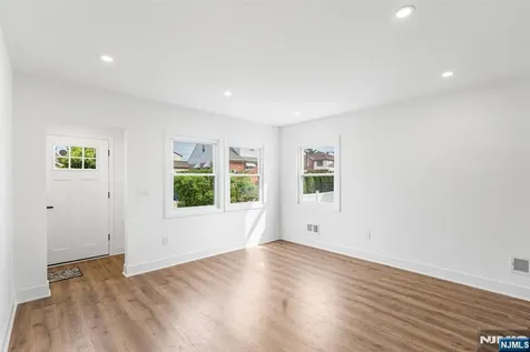 11 Dunkerly Street Totowa NJ 07512