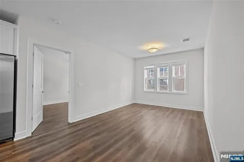 313 Woodland Place Leonia NJ 07605