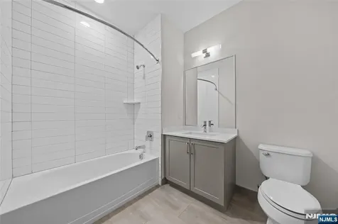 313 Woodland Place Leonia NJ 07605