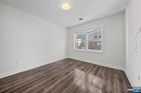 313 Woodland Place Leonia NJ 07605
