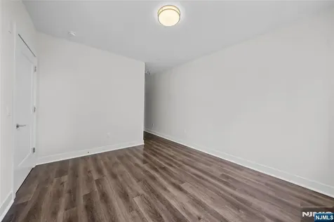 313 Woodland Place Leonia NJ 07605