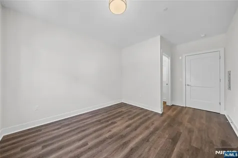 313 Woodland Place Leonia NJ 07605