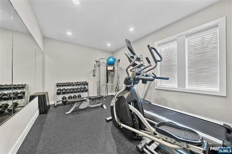 313 Woodland Place Leonia NJ 07605