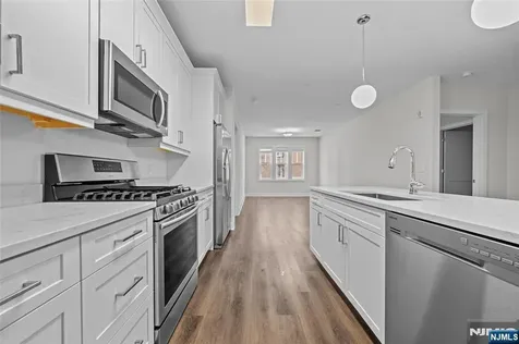 313 Woodland Place Leonia NJ 07605