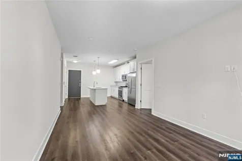 313 Woodland Place Leonia NJ 07605